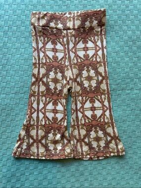 Kate Quinn tiny baby flare pants 🙀😍🙀